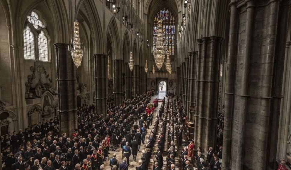 Regina Elisabeta a II-a a fost condusă pe ultimul drum | Ceremoniile de la Londra s-au încheiat | Cel mai mare eveniment televizat din istorie s-a văzut în direct la Antena 3 790414