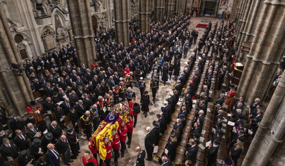 Regina Elisabeta a II-a a fost condusă pe ultimul drum | Ceremoniile de la Londra s-au încheiat | Cel mai mare eveniment televizat din istorie s-a văzut în direct la Antena 3 790415