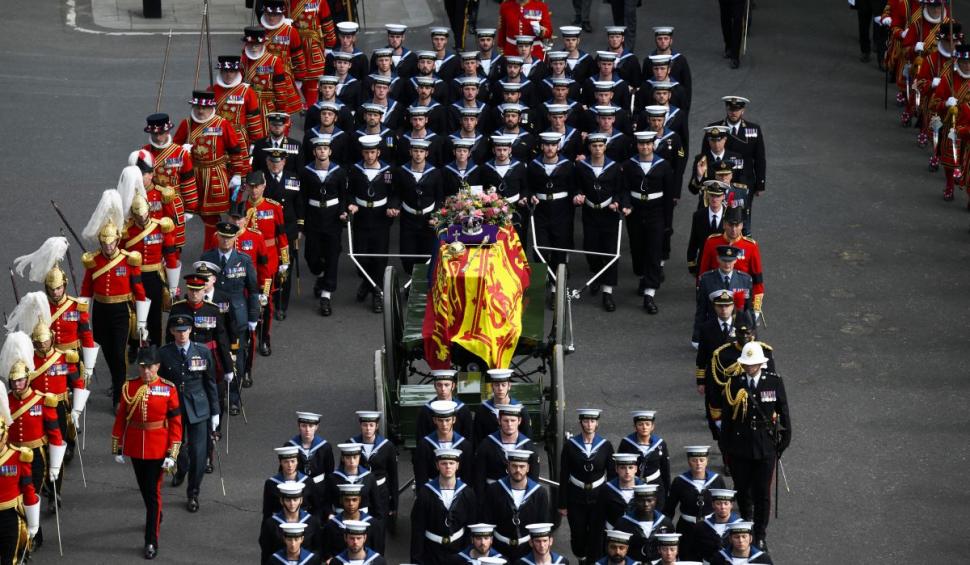 Regina Elisabeta a II-a a fost condusă pe ultimul drum | Ceremoniile de la Londra s-au încheiat | Cel mai mare eveniment televizat din istorie s-a văzut în direct la Antena 3 790416