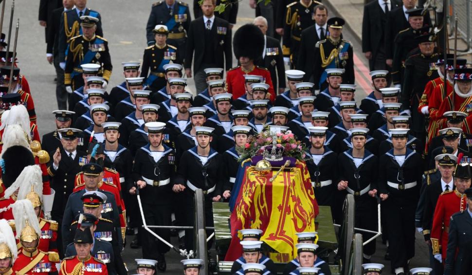Regina Elisabeta a II-a a fost condusă pe ultimul drum | Ceremoniile de la Londra s-au încheiat | Cel mai mare eveniment televizat din istorie s-a văzut în direct la Antena 3 790417