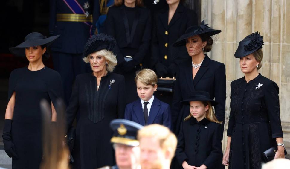 Omagiul adus de Meghan Markle prin ținuta purtată la înmormântarea reginei Elisabeta a II-a | Accesoriul care a atras atenția tuturor 790374