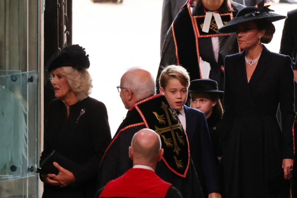 Ținuta purtată de Kate Middleton la funeraliile reginei Elisabeta a II-a 790287