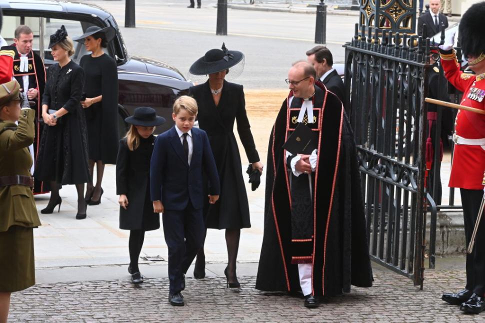 Ținuta purtată de Kate Middleton la funeraliile reginei Elisabeta a II-a 790289