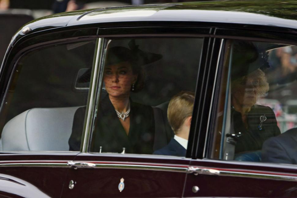 Ținuta purtată de Kate Middleton la funeraliile reginei Elisabeta a II-a 790294