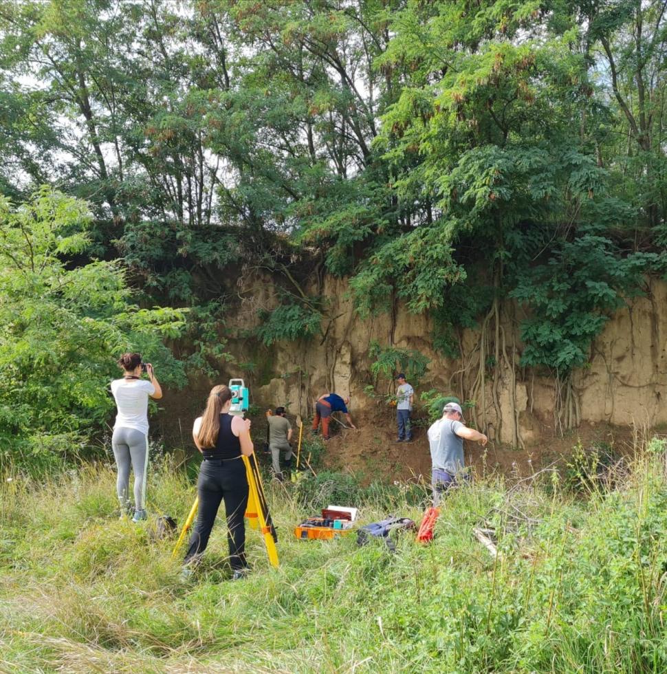 Sit arheologic din paleolitic, descoperit în Vrancea. Prezintă și un element unic pentru siturile din România 790533