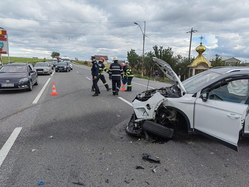 Mașină de poliție, implicată într-un accident în Iaşi. Autospeciala a ajuns în șanț | Sunt mai multe victime 790795