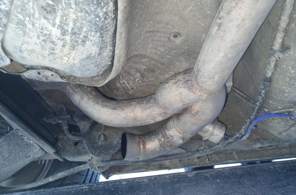 Inginerii RAR Bacău au găsit un sistem ilegal sub capota unui Golf 4 în care proprietarul a investit sute de lei 790697