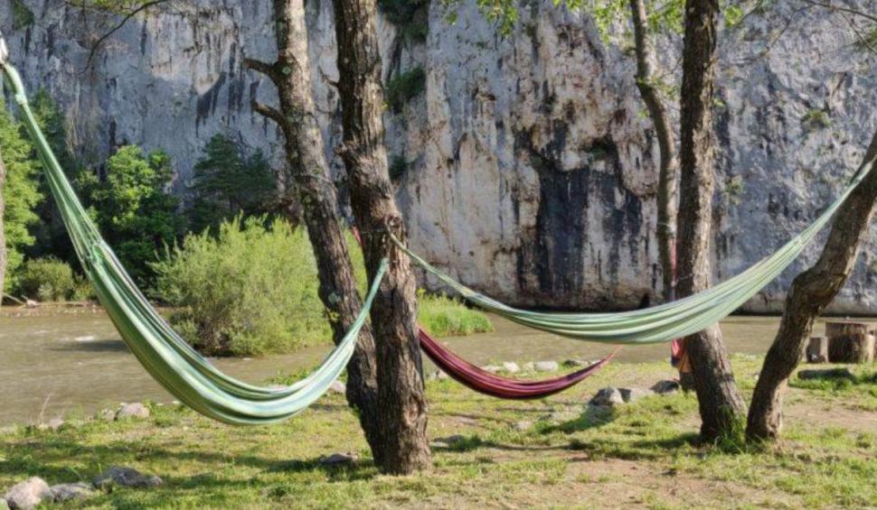 Locul din România rupt parcă din peisajele exotice ale Thailandei | Puțini turişti știu de el 790864
