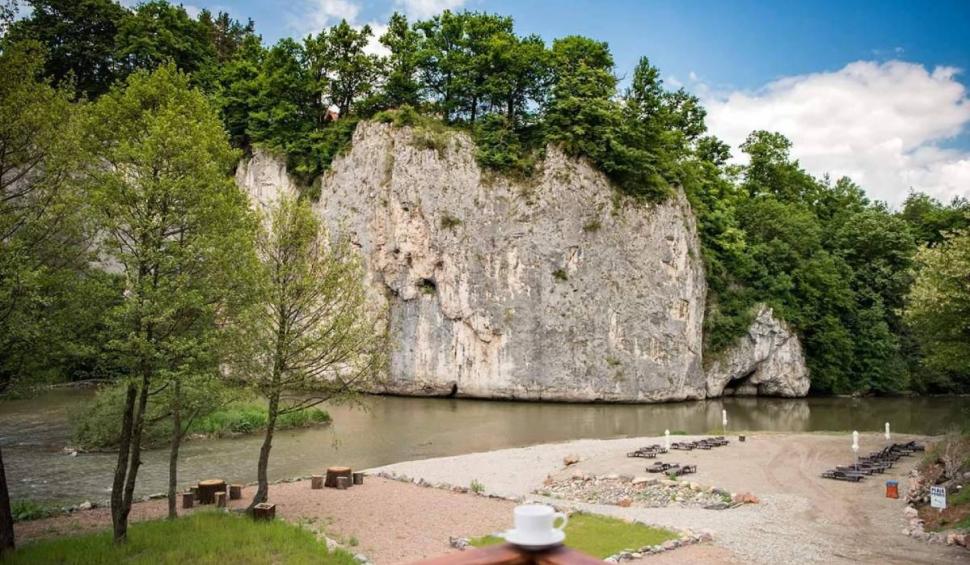 Locul din România rupt parcă din peisajele exotice ale Thailandei | Puțini turişti știu de el 790866