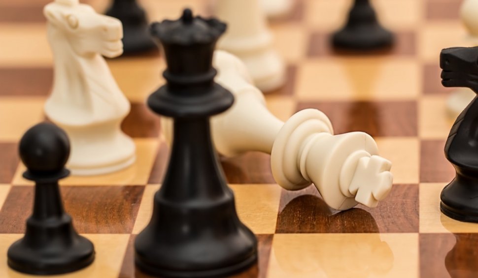 Scandal în lumea șahului: campionul mondial în exercițiu a cedat un meci după o singură mutare
