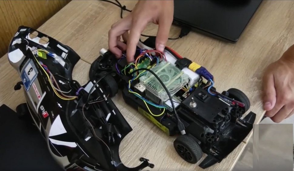 Tinerii români care au creat un prototip pentru maşina viitorului