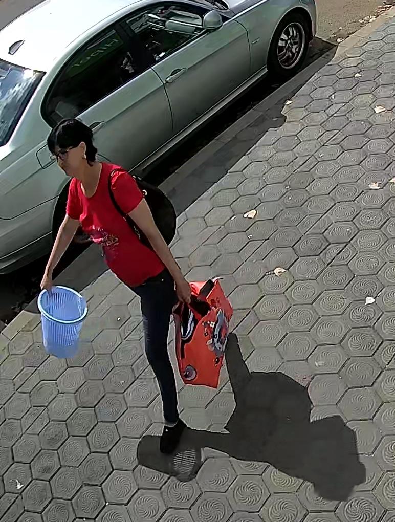 Femeie cu un coș de gunoi în mână, căutată de Poliție. Ar putea fi cheia în rezolvarea unui caz din Iași 790892