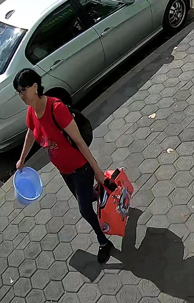 Femeie cu un coș de gunoi în mână, căutată de Poliție. Ar putea fi cheia în rezolvarea unui caz din Iași 790893