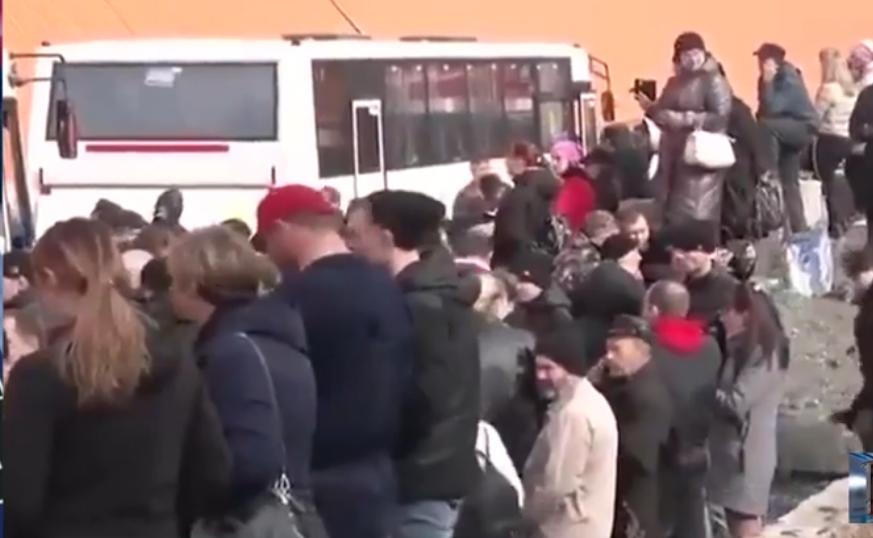 Primele imagini cu ruşii mobilizaţi de Putin la război. Soţiile şi copiii plâng 790991