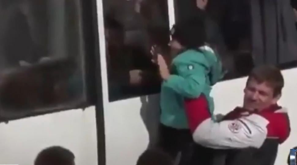 Primele imagini cu ruşii mobilizaţi de Putin la război. Soţiile şi copiii plâng 790992