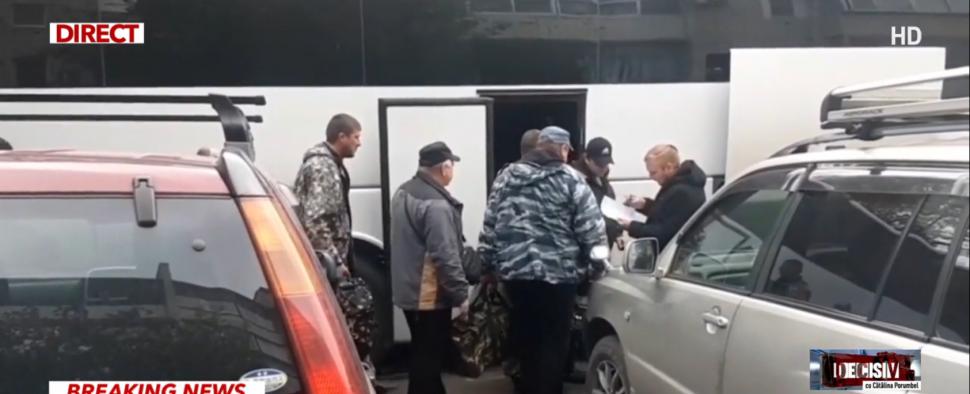 Primele imagini cu ruşii mobilizaţi de Putin la război. Soţiile şi copiii plâng 790993