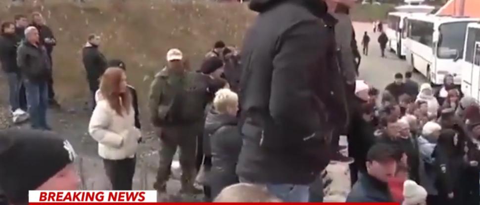 Primele imagini cu ruşii mobilizaţi de Putin la război. Soţiile şi copiii plâng 790994