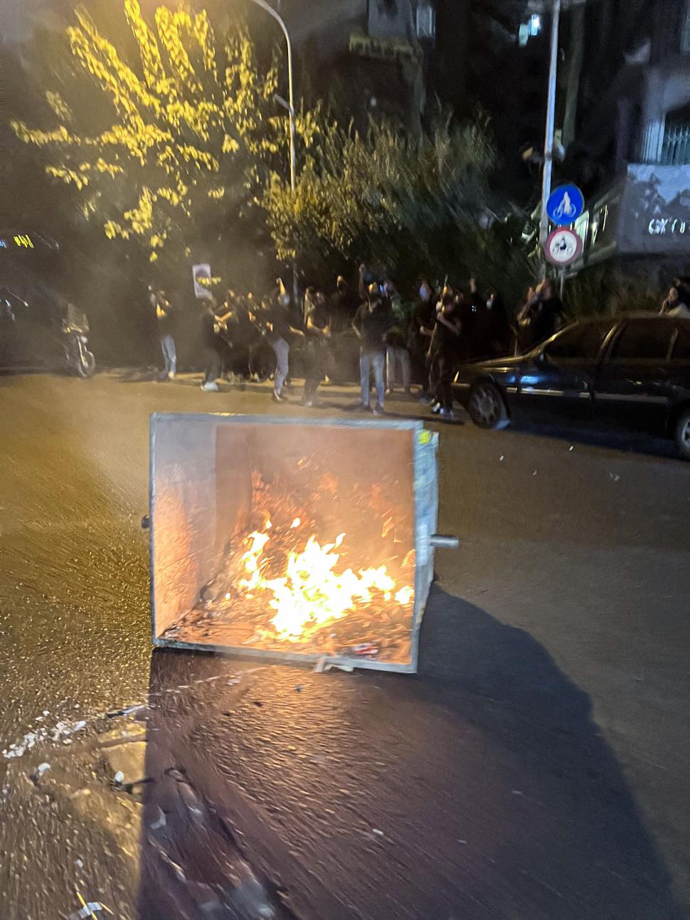 Proteste violente în Iran generate de moartea tinerei Mahsa Amini. Doi membri ai miliției Basij au fost ucişi 791005