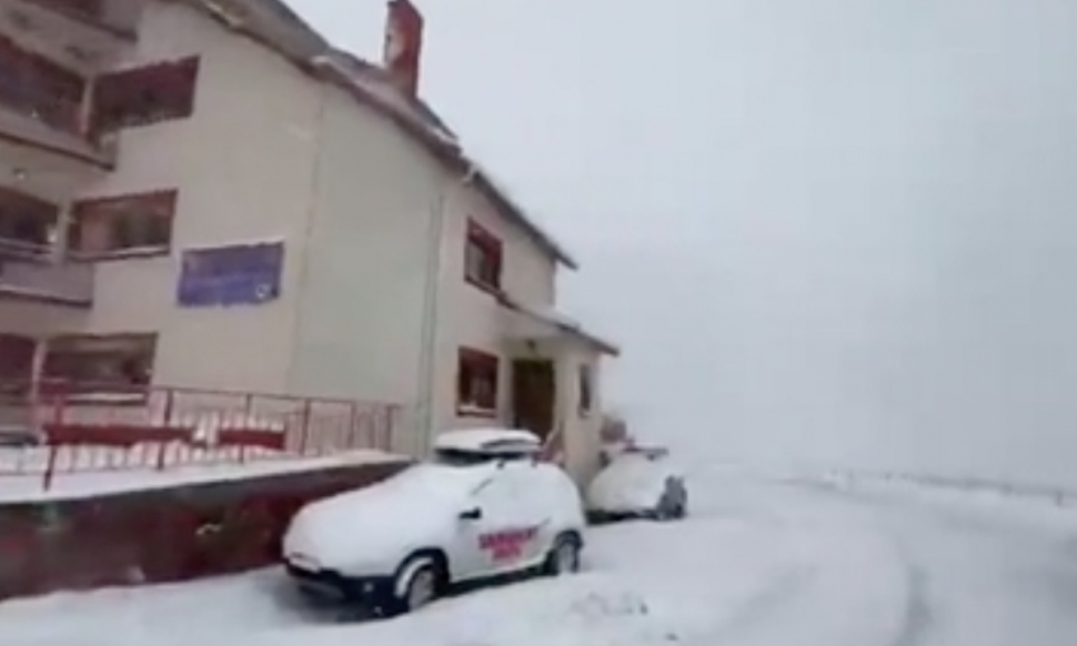 Ninge fără oprire în România. Zona în care stratul de zăpadă a depășit 50 cm 