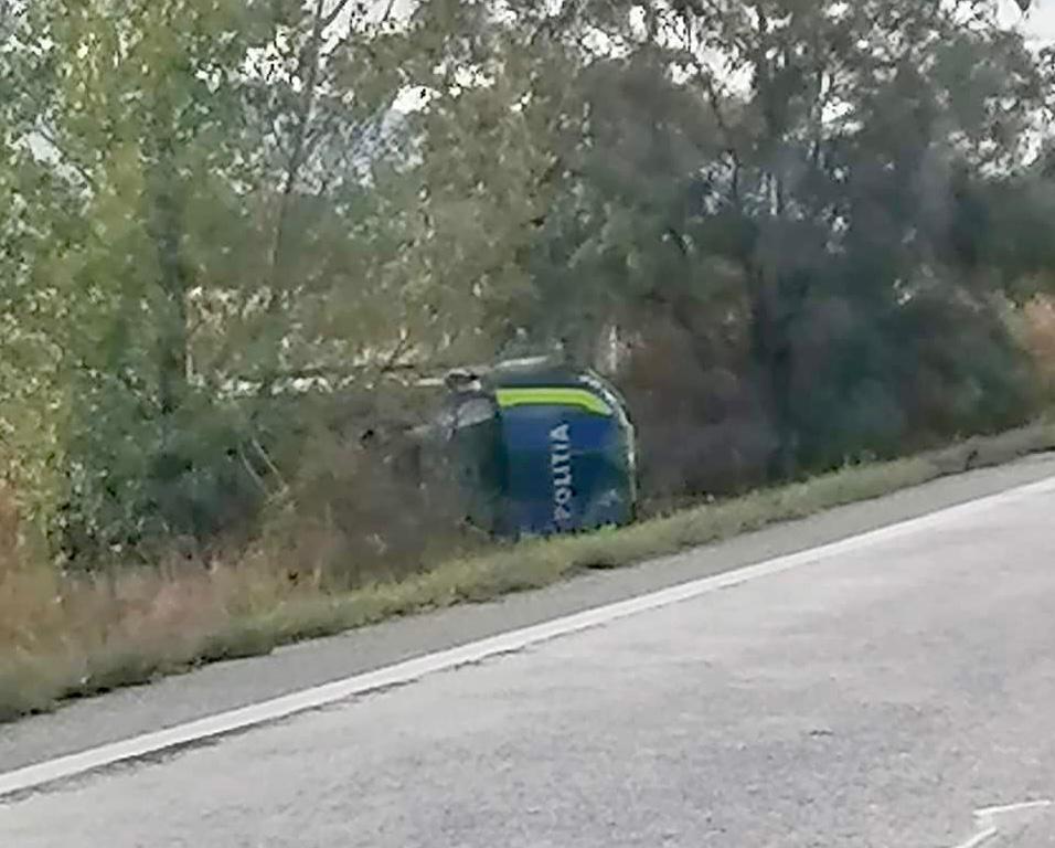 Autospecială de poliție, lovită de o mașină care a intrat pe contrasens în apropiere de Focșani 791218