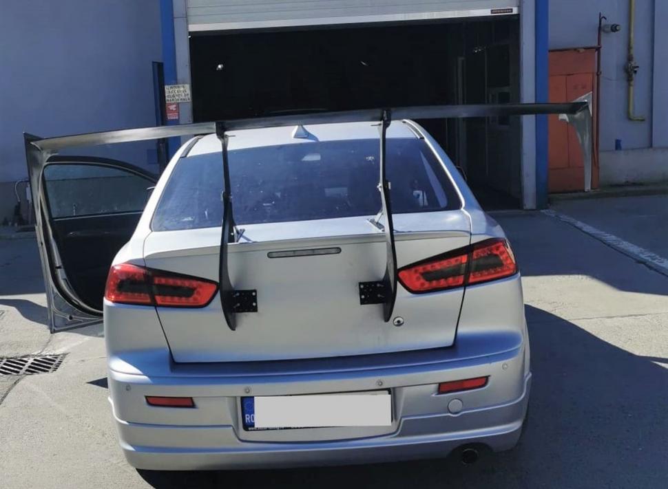 Inginerii RAR Tulcea au rămas fără cuvinte când au văzut elementul improvizat din cornier și colțare de pe maşina unui şofer 791140