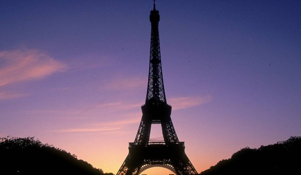 Parisul stinge becul | Clădirile nu vor mai fi luminate noaptea pentru a face față crizei energetice