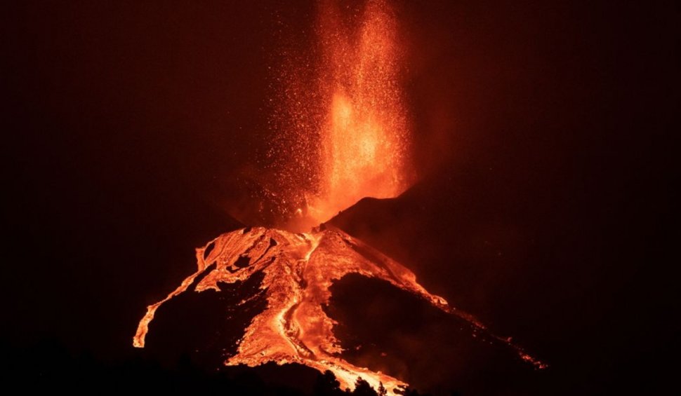 O insulă a apărut în Oceanul Pacific după erupția unui vulcan subacvatic
