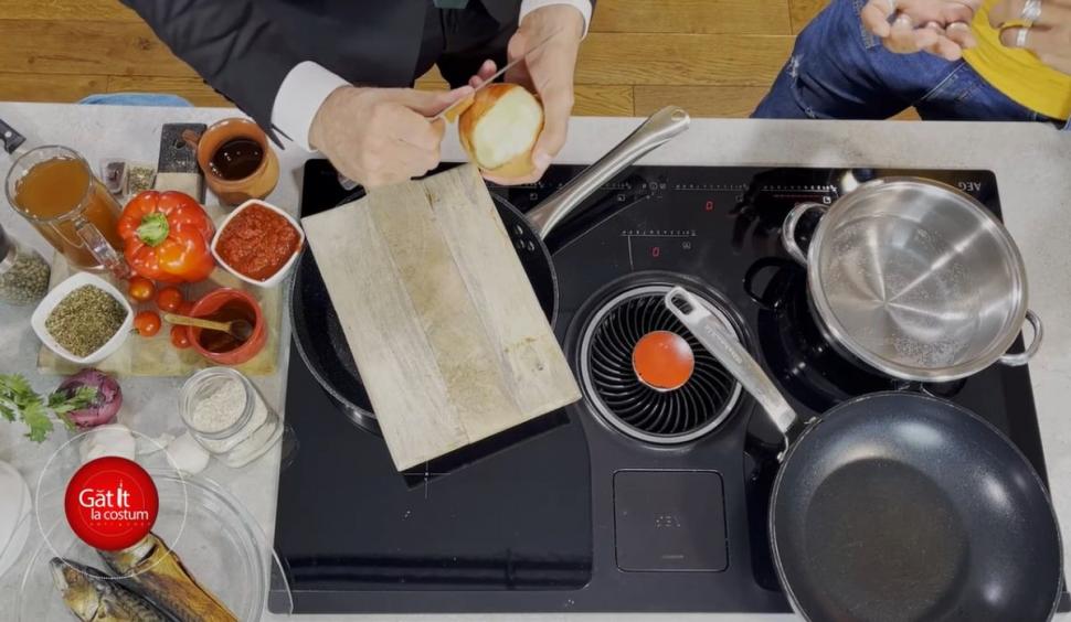 Orez cu sos de peşte afumat, reţeta preferată a lui Kamara, în ediţia 3 "Gătit la costum", sezonul 3. O cină ideală pentru o masă în familie 791182