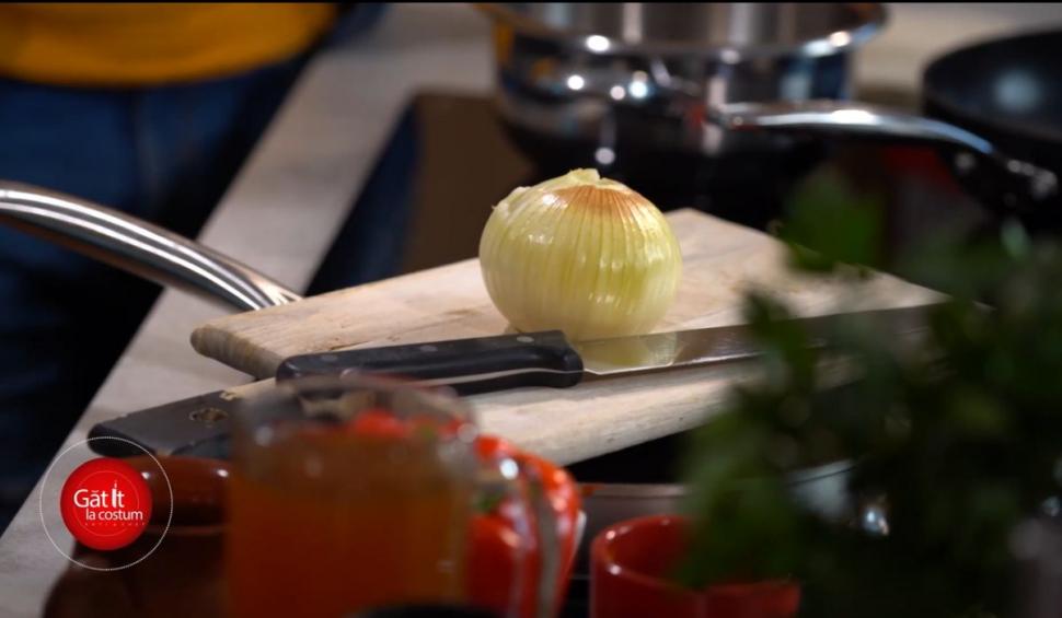 Orez cu sos de peşte afumat, reţeta preferată a lui Kamara, în ediţia 3 "Gătit la costum", sezonul 3. O cină ideală pentru o masă în familie 791183