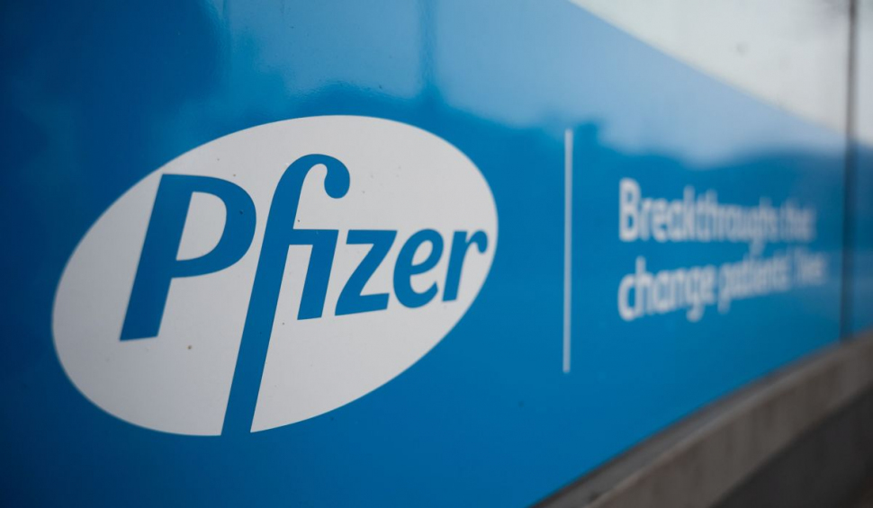 Directorul general al Pfizer a fost testat pozitiv pentru a doua oară cu COVID