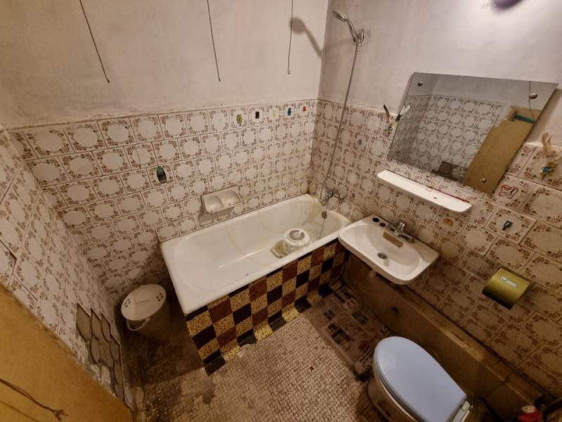 Festival de glume despre un apartament scos la vânzare în Bucureşti: "Fiecare cameră are altă boală" 791410