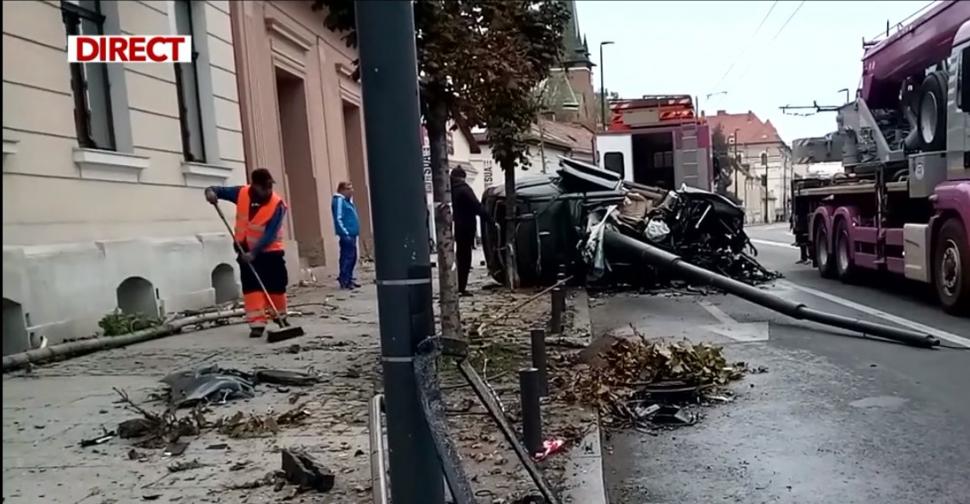 Imagini cu momentul în care un tânăr intră cu 180 km/h într-un stâlp din centrul orașului Cluj-Napoca 791377