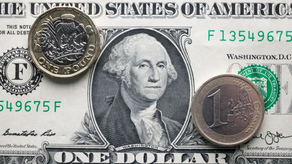 Dolarul trece pentru prima oară în istorie pragul de 5,1 lei
