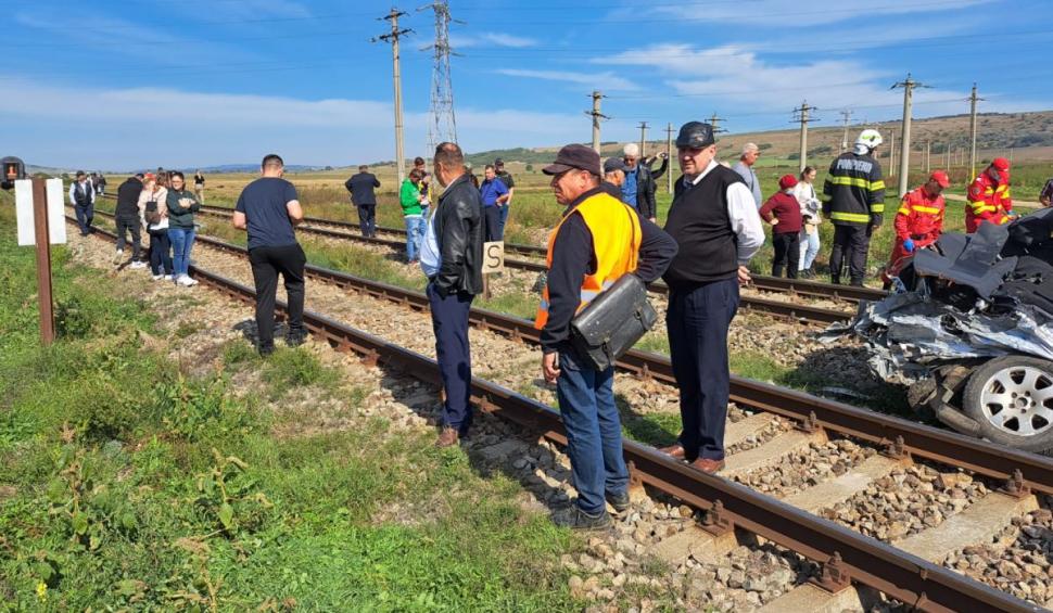 Maşina condusă de o şoferiţă începătoare, spulberată de un tren în Roşieşti, Vaslui 791513