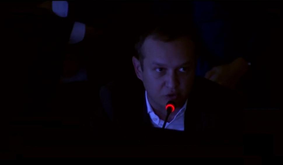 Scandal în Parlament! George Simion a stins lumina după un dialog cu scântei, iar parlamentarii s-au îmbrâncit între ei 791701