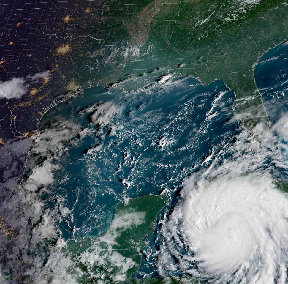 Uraganul Ian, cel mai periculos din 1921, se apropie de Florida. Milioane de oameni sunt evacuaţi 792030