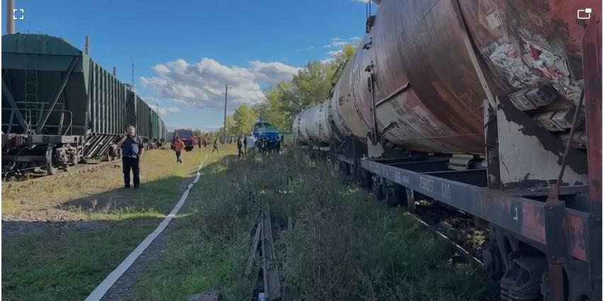 Intervenţie de urgenţă: mai multe vagoane încărcate cu cherosen au deraiat în județul Suceava 791977