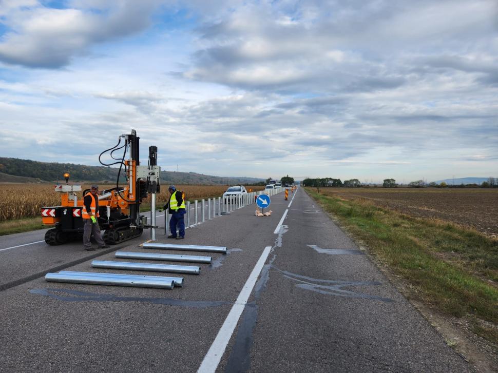 Parapet cu rulouri montat pe DN2 E85, "Drumul morţii" din Bacău, acolo unde zeci de oameni au murit în ultimii ani 792145