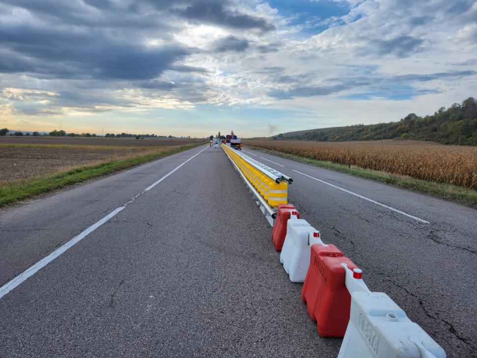 Parapet cu rulouri montat pe DN2 E85, "Drumul morţii" din Bacău, acolo unde zeci de oameni au murit în ultimii ani 792146