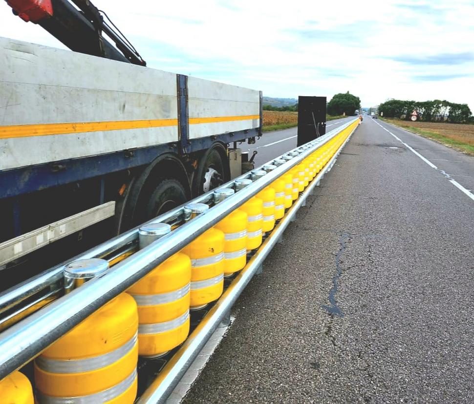 Parapet cu rulouri montat pe DN2 E85, "Drumul morţii" din Bacău, acolo unde zeci de oameni au murit în ultimii ani 792147