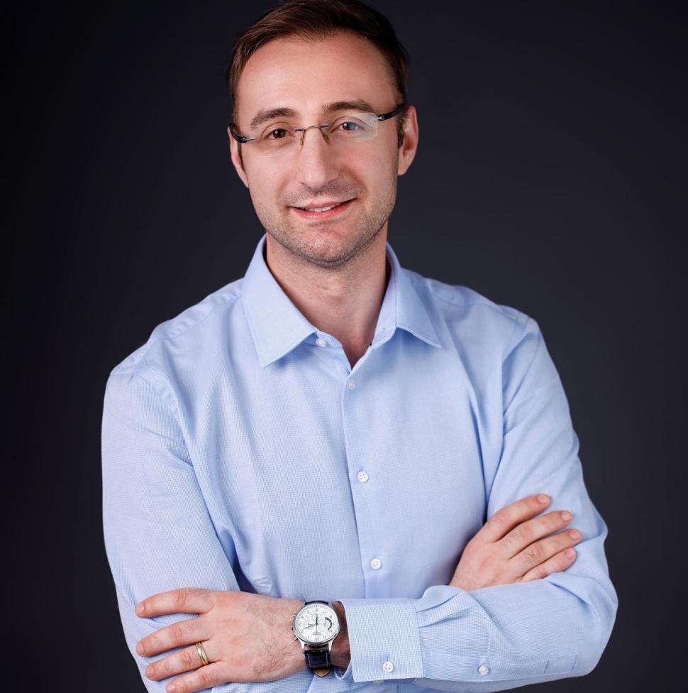 El este Radu Mirică, doctorul care și-a pus capăt zilelor, după ce s-a aruncat de pe un bloc din Capitală 792130