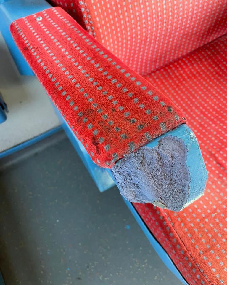 ANPC a controlat trenurile din Bucureşti. Horia Constantinescu: "O găletuşă, o cârpă murdară şi multă indolenţă!" 792390