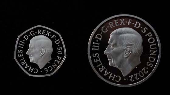 Cum arată noile monede britanice cu portretul regelui Charles al III-lea