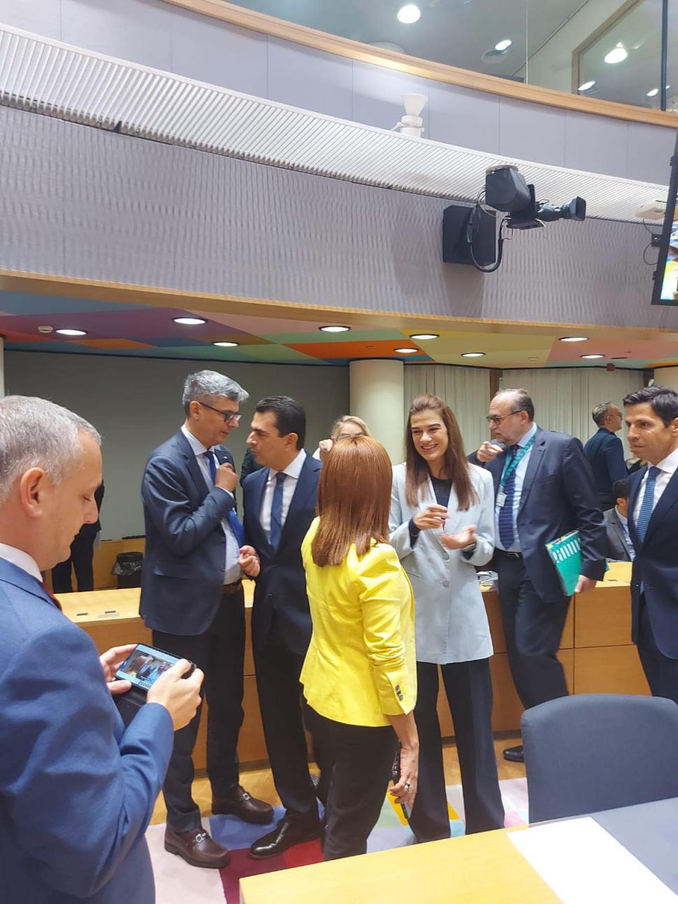 Românii, obligați să consume mai puțin cu 5% în orele de vârf | Ce presupun noile măsuri adoptate la Bruxelles 792347