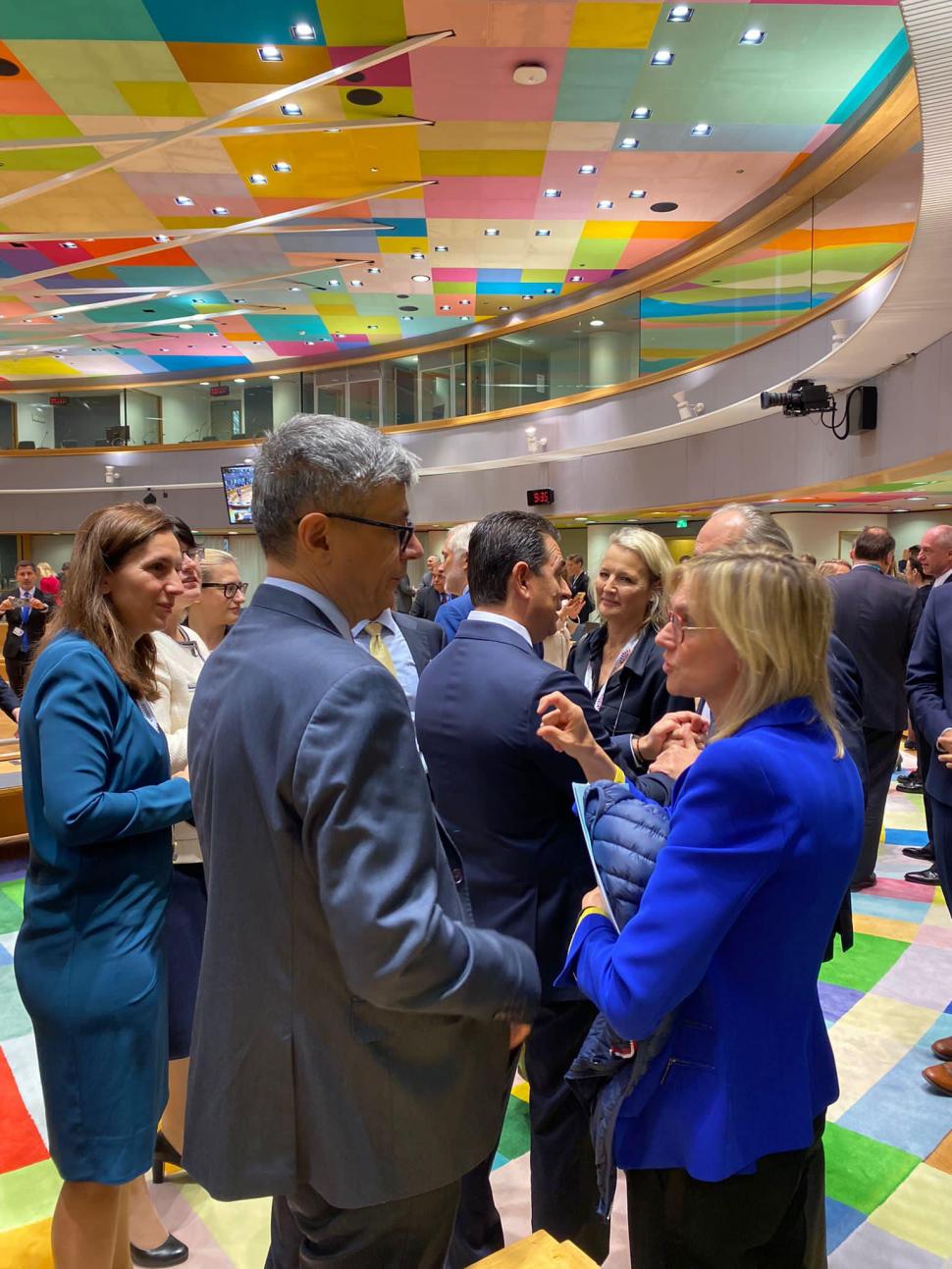 Românii, obligați să consume mai puțin cu 5% în orele de vârf | Ce presupun noile măsuri adoptate la Bruxelles 792348