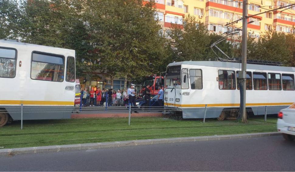 Trei persoane rănite, după ce două tramvaie s-au ciocnit în București | Circulaţia este restricţionată pe Şoseaua Giurgiului 792379