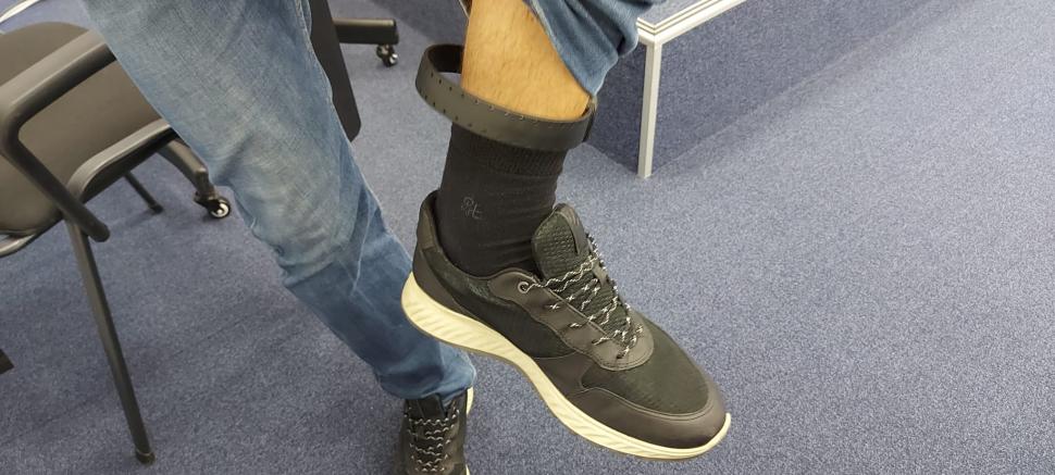 Sistemul de monitorizare cu brăţări electronice al Poliţiei Române a devenit operaţional în Bucureşti şi alte trei judeţe 792486