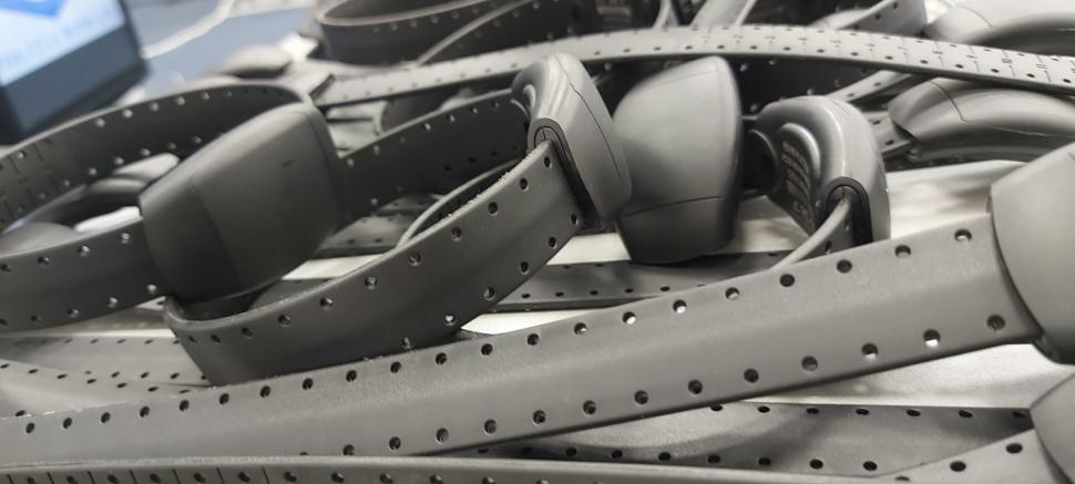 Sistemul de monitorizare cu brăţări electronice al Poliţiei Române a devenit operaţional în Bucureşti şi alte trei judeţe 792487