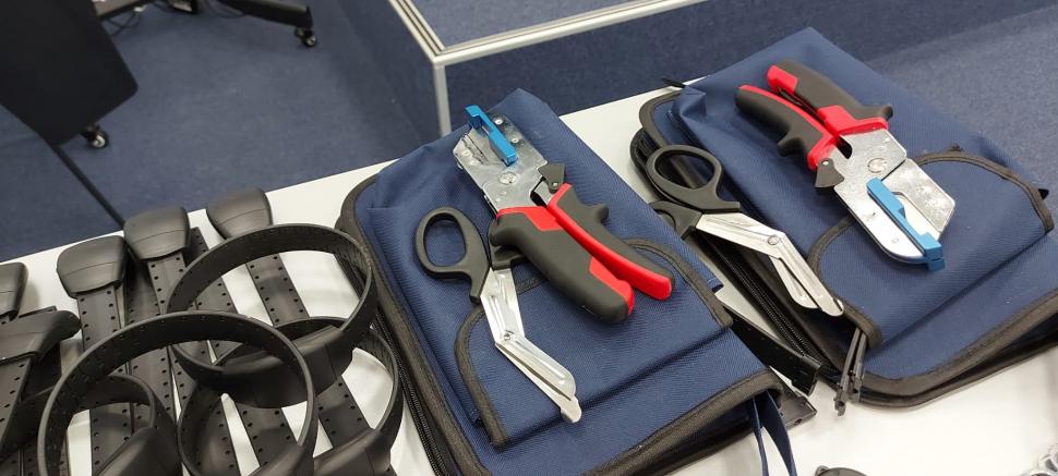 Sistemul de monitorizare cu brăţări electronice al Poliţiei Române a devenit operaţional în Bucureşti şi alte trei judeţe 792488