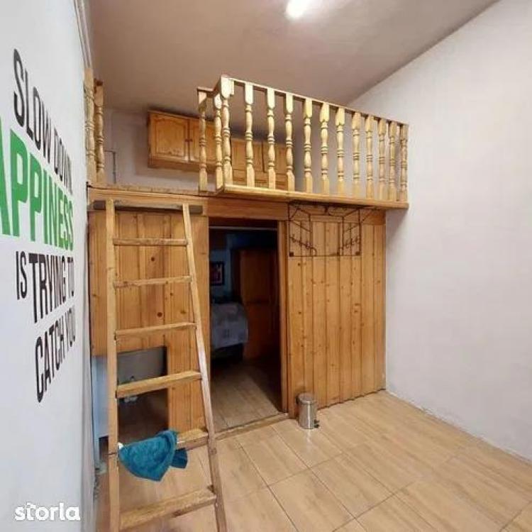 Garsoniera de 14 metri pătrați din Cluj, cu patul deasupra băii | Cât costă să o închiriezi 792820